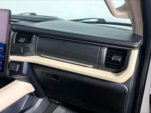 Used 2023 Ford Expedition Platinum AWD/4WD image 16