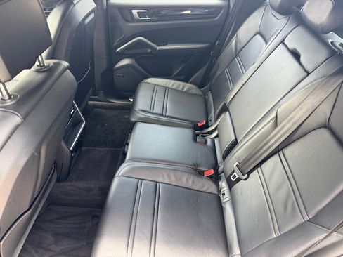 Certified 2023 Porsche Cayenne AWD/4WD image 29