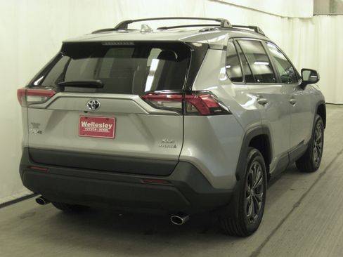 Used 2023 Toyota RAV4 XLE Premium image 7