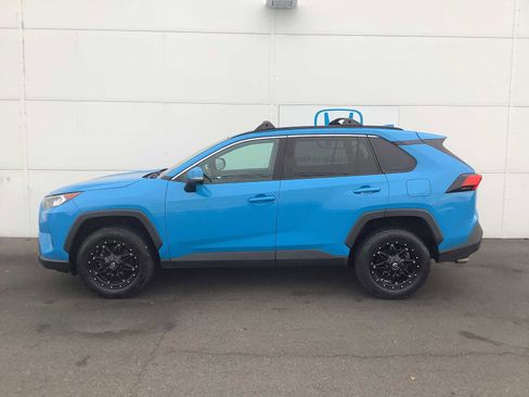 Used 2019 Toyota RAV4 XLE image 2
