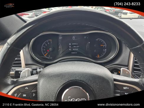 Used 2017 Jeep Grand Cherokee Laredo w/ Quick Order Package 23E AWD/4WD image 9