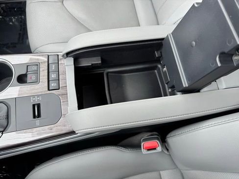 Used 2021 Toyota Highlander Limited image 22