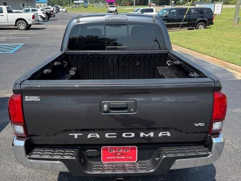 Used 2020 Toyota Tacoma SR5 RWD image 4