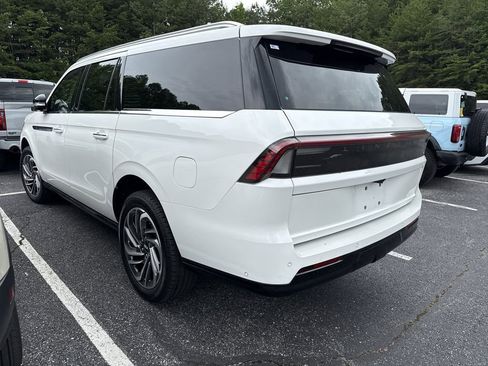 Used 2025 Lincoln Navigator L Reserve AWD/4WD image 12