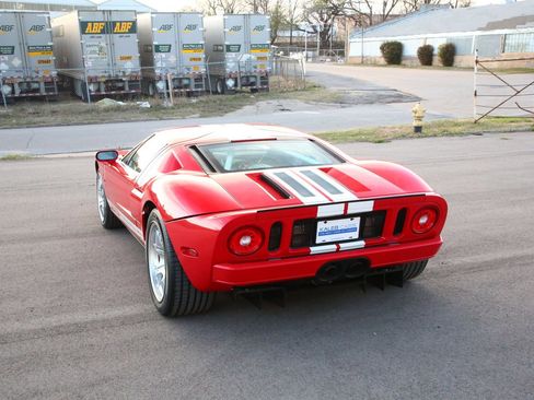Used 2005 Ford GT image 30