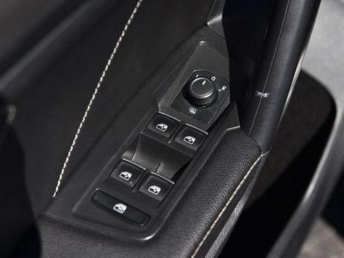 Used 2023 Volkswagen Tiguan SE FWD image 8