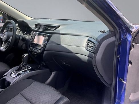 Used 2017 Nissan Rogue SV w/ SV Premium Package AWD/4WD image 26