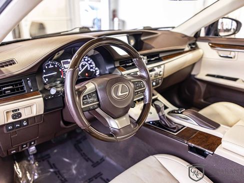 Used 2017 Lexus ES 350 w/ Luxury Package image 21