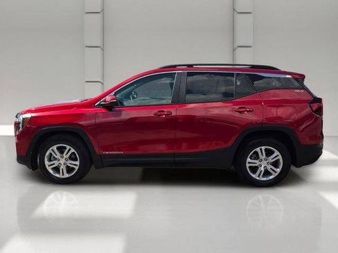 Used 2022 GMC Terrain SLE w/ Driver Convenience Package FWD image 2