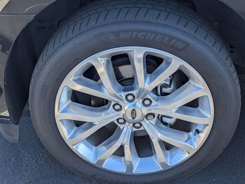 Used 2019 Ford Expedition Platinum image 12