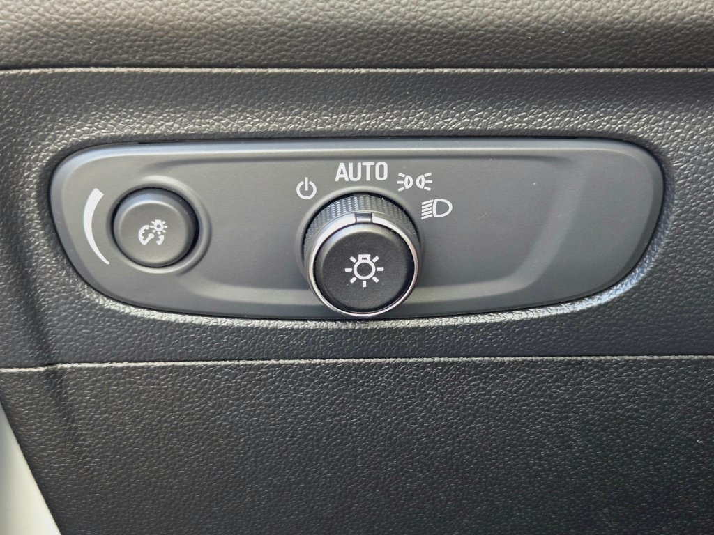 Used 2023 Buick Envision Essence w/ Sport Touring Package AWD/4WD image 36