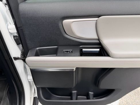 Used 2025 Ford Expedition Active image 35