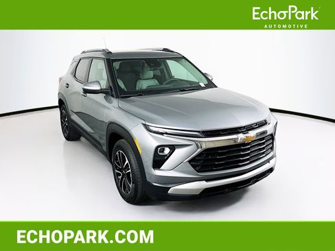 Used 2025 Chevrolet TrailBlazer LT image 1