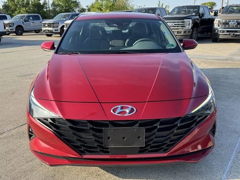 Used 2023 Hyundai Elantra SEL w/ Convenience Package FWD image 2