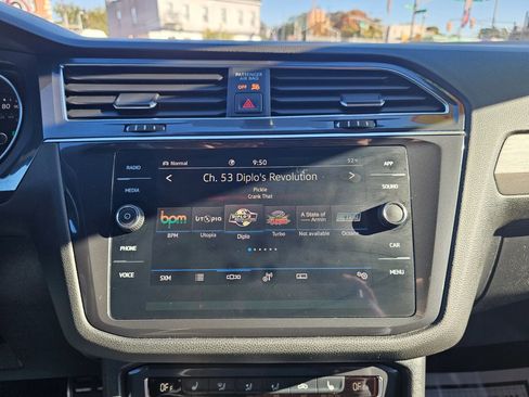 Used 2021 Volkswagen Tiguan SE R-Line image 22