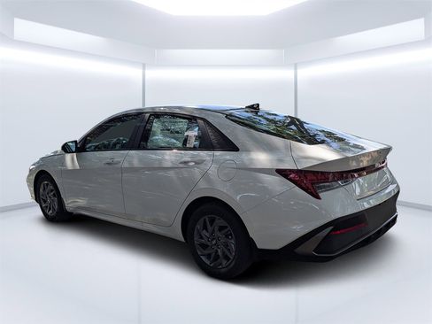 New 2025 Hyundai Elantra Blue image 5