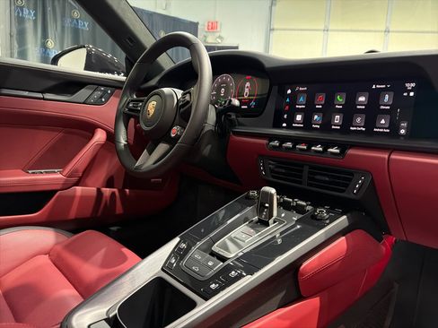 Used 2025 Porsche 911 GTS image 33