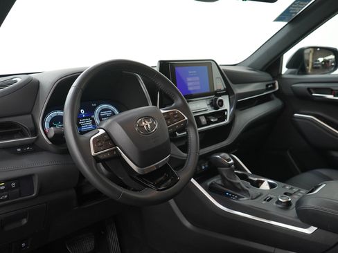 Used 2025 Toyota Highlander XSE AWD/4WD image 26