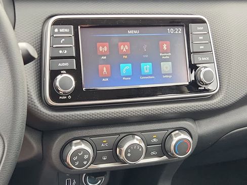 New 2025 Nissan Kicks Play S image 13