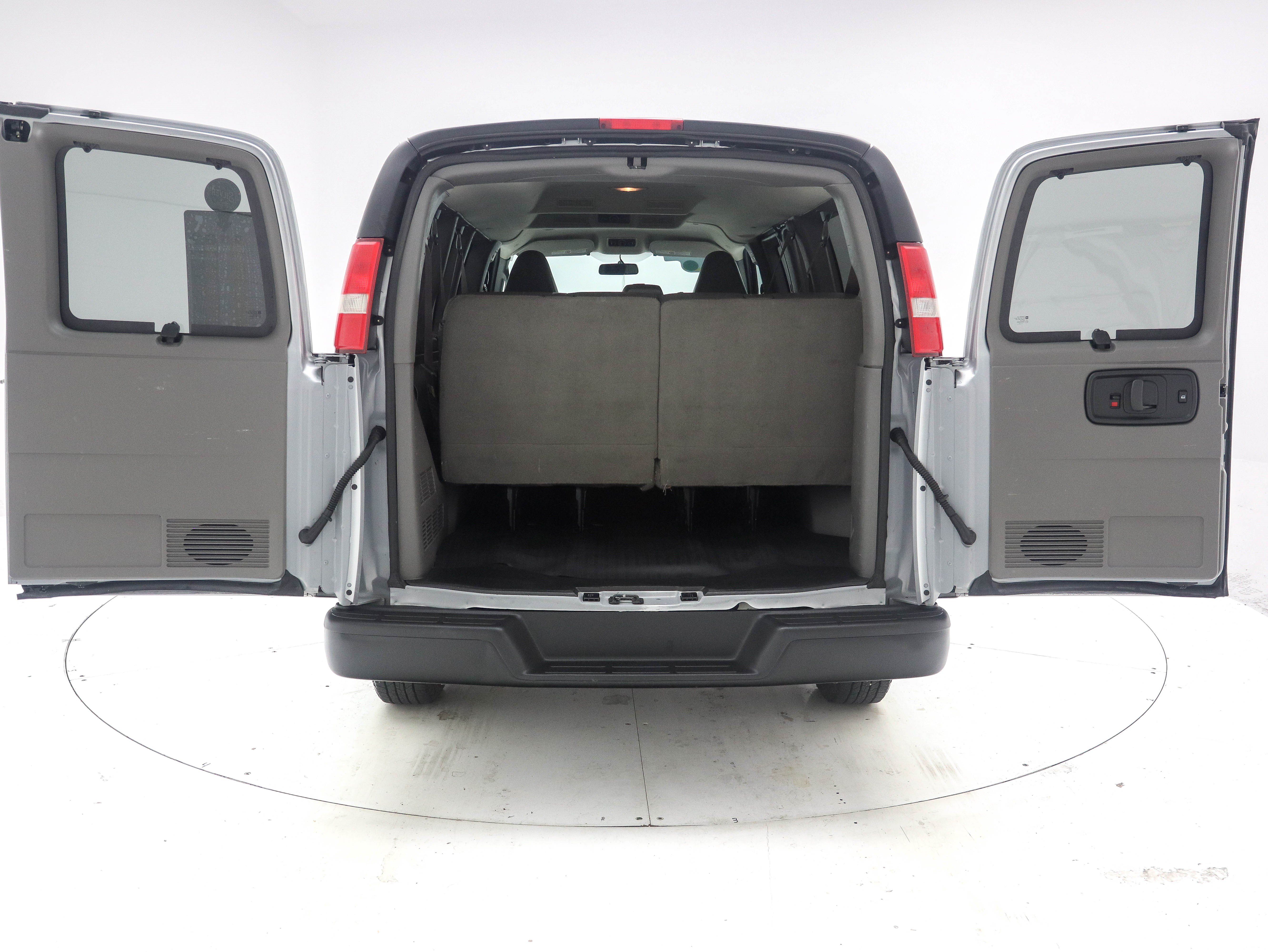 Used 2018 Chevrolet Express 2500 LS w/ Driver Convenience Package RWD image 10