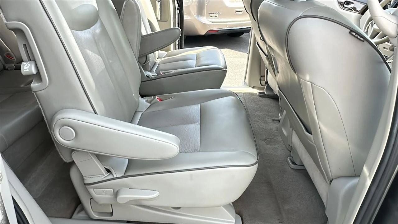 Used 2016 Nissan Quest SV w/ Leather Package FWD image 26