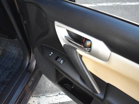 Used 2012 Lexus CT 200h Premium image 45