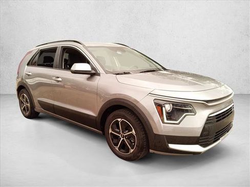 Used 2023 Kia Niro LX FWD image 3