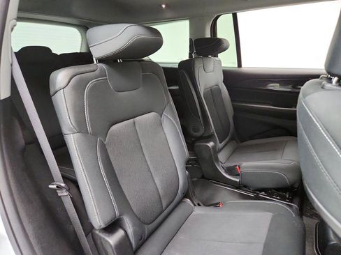 Used 2021 Jeep Grand Cherokee L Laredo w/ Luxury Tech Group I AWD/4WD image 27