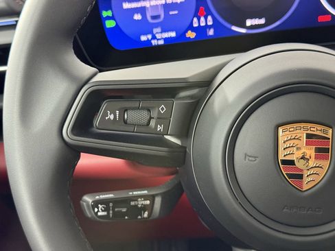 Certified 2025 Porsche Macan 4S Electric AWD/4WD image 17