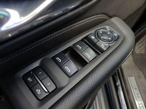 Used 2024 GMC Yukon XL Denali AWD/4WD image 19