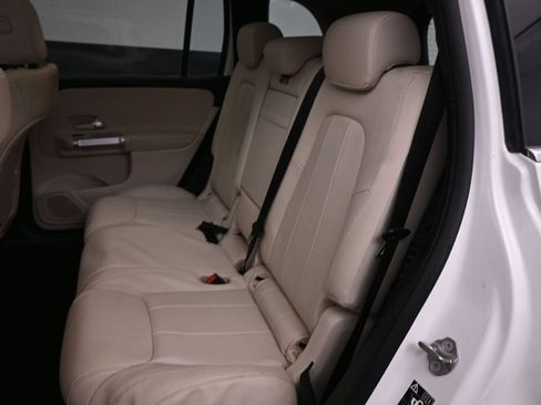 Used 2023 Mercedes-Benz GLB 250 w/ Premium Package image 10