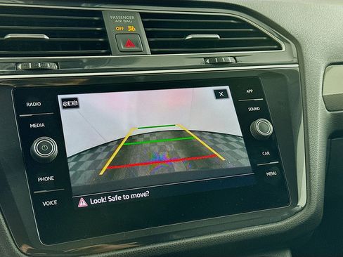 Used 2024 Volkswagen Tiguan SE image 23