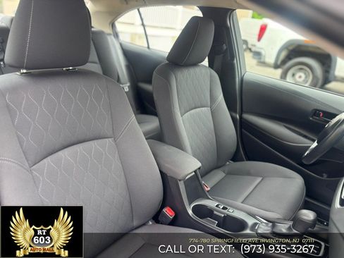 Used 2025 Toyota Corolla LE FWD image 17