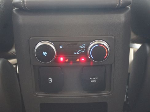 Used 2020 Ford Explorer Platinum w/ Premium Technology Package image 28