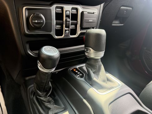 Used 2021 Jeep Wrangler Unlimited Sport AWD/4WD image 46