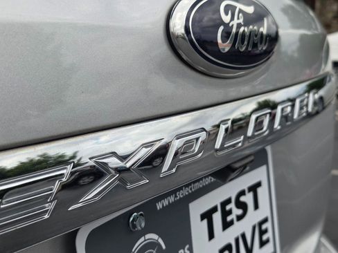 Used 2014 Ford Explorer XLT w/ Equipment Group 202A FWD image 8