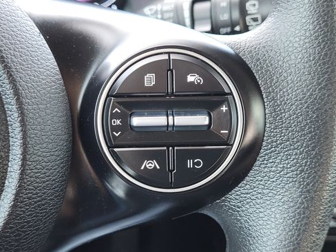 Used 2025 Kia Soul LX w/ LX Technology Package FWD image 26