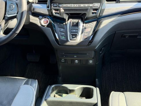 Used 2023 Honda Odyssey Elite image 16