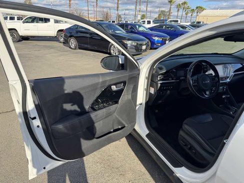 Used 2022 Kia Niro LXS image 21
