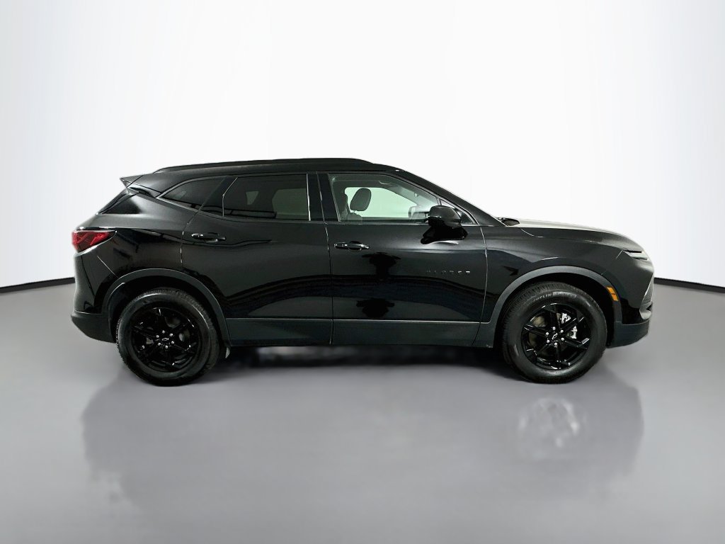 Used 2023 Chevrolet Blazer LT w/ Midnight/Sport Edition FWD image 4