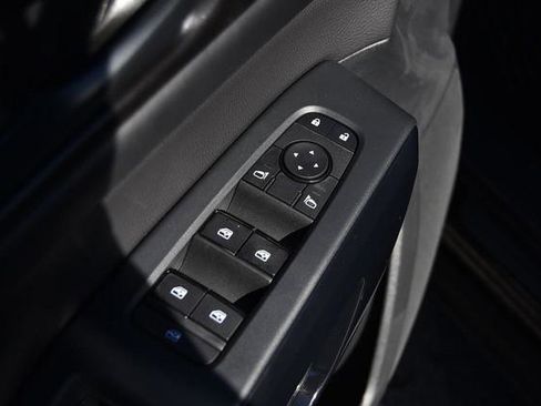 New 2025 Nissan Pathfinder SV w/ Black Appearance Package image 9