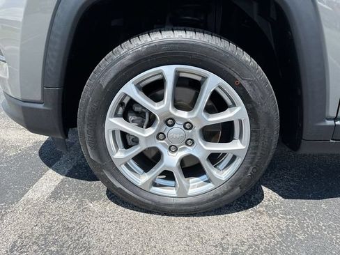 Used 2023 Jeep Compass Latitude w/ Sun and Sound Group AWD/4WD image 10