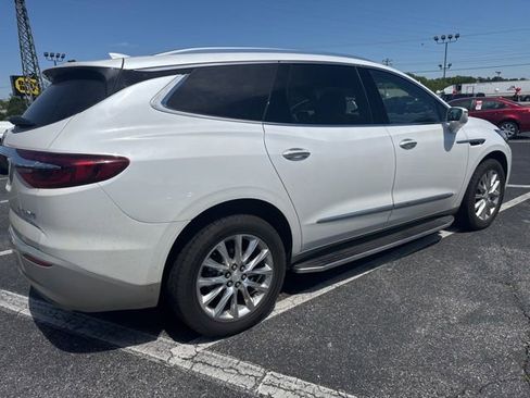 Used 2018 Buick Enclave Premium w/ Experience Buick Package FWD image 3