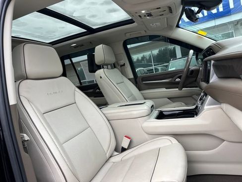 Used 2021 GMC Yukon Denali w/ Denali Premium Package image 23
