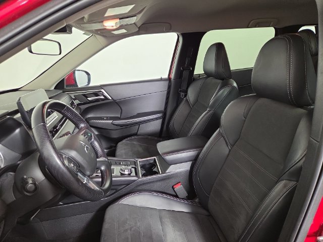 Used 2024 Mitsubishi Outlander SE AWD/4WD image 16