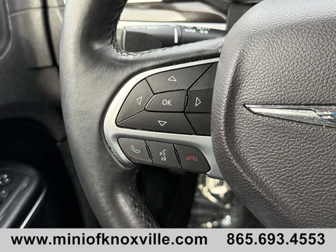 Used 2015 Chrysler 300 Limited image 16