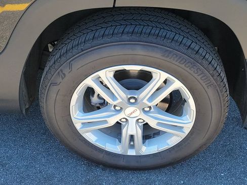 Used 2024 GMC Terrain SLE w/ Driver Convenience Package AWD/4WD image 28