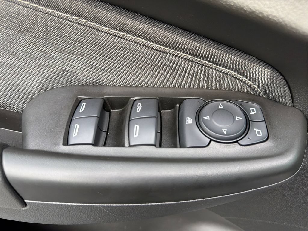 Used 2023 Chevrolet TrailBlazer ACTIV w/ Technology Package AWD/4WD image 35