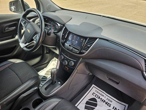 Used 2020 Chevrolet Trax LT w/ Redline Edition AWD/4WD image 13