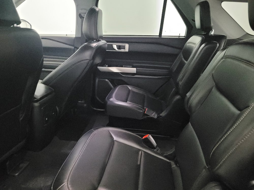 Used 2023 Ford Explorer XLT w/ Equipment Group 202A AWD/4WD image 18